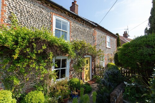 Bella's Cottage - a self catering cottage that sleeps 3 guests in 2 bedrooms