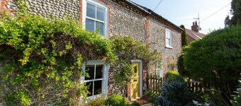 Bella's Cottage -  a self catering cottage that sleeps 3 guests  in 2 bedrooms
