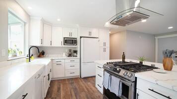 Refrigerador, microondas, parrilla de estufa y lavavajillas