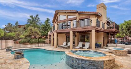 Star Viewing+Red Rock Views, Deck, Pool & Hot Tub, Fire Pit! Location!