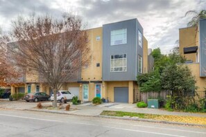Exterior - Beautiful 2Br/2Ba in Sacramento Midtown (Sacramento)