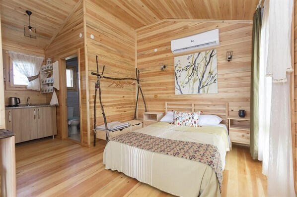 Traditional Bungalow, 1 Bedroom | 1 bedroom, premium bedding, minibar, blackout drapes