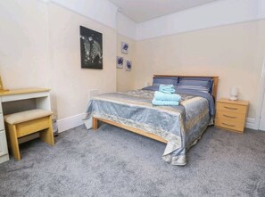 3 bedrooms, travel cot, free WiFi, bed sheets