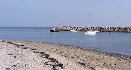 Wonderful spacious apartment 1 minute from the beach
