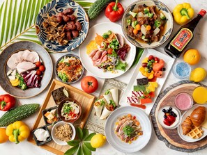 Se ofrece un desayuno bufé todos los días (por un coste adicional)