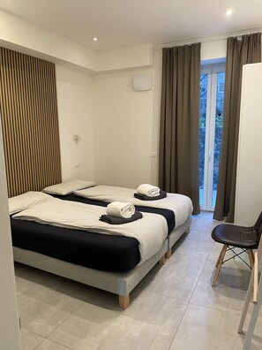 5 habitaciones, tabla de planchar con plancha, cuna de viaje y wifi 