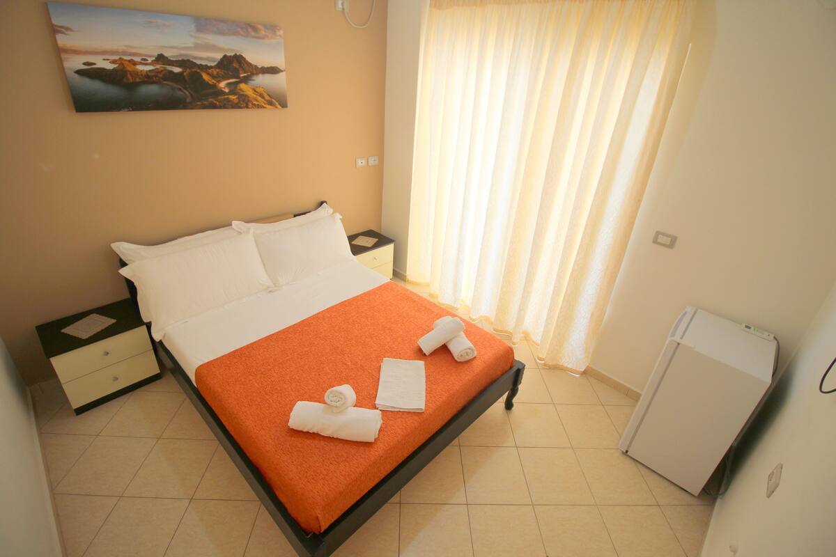Free WiFi, bed sheets