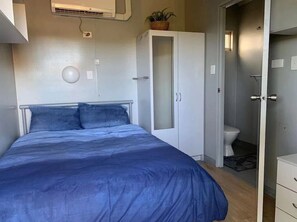2 bedrooms, travel cot, WiFi, bed sheets