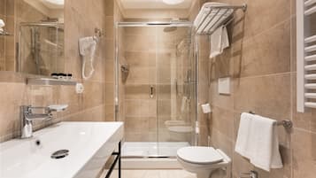 Superior Double or Twin Room | Bathroom