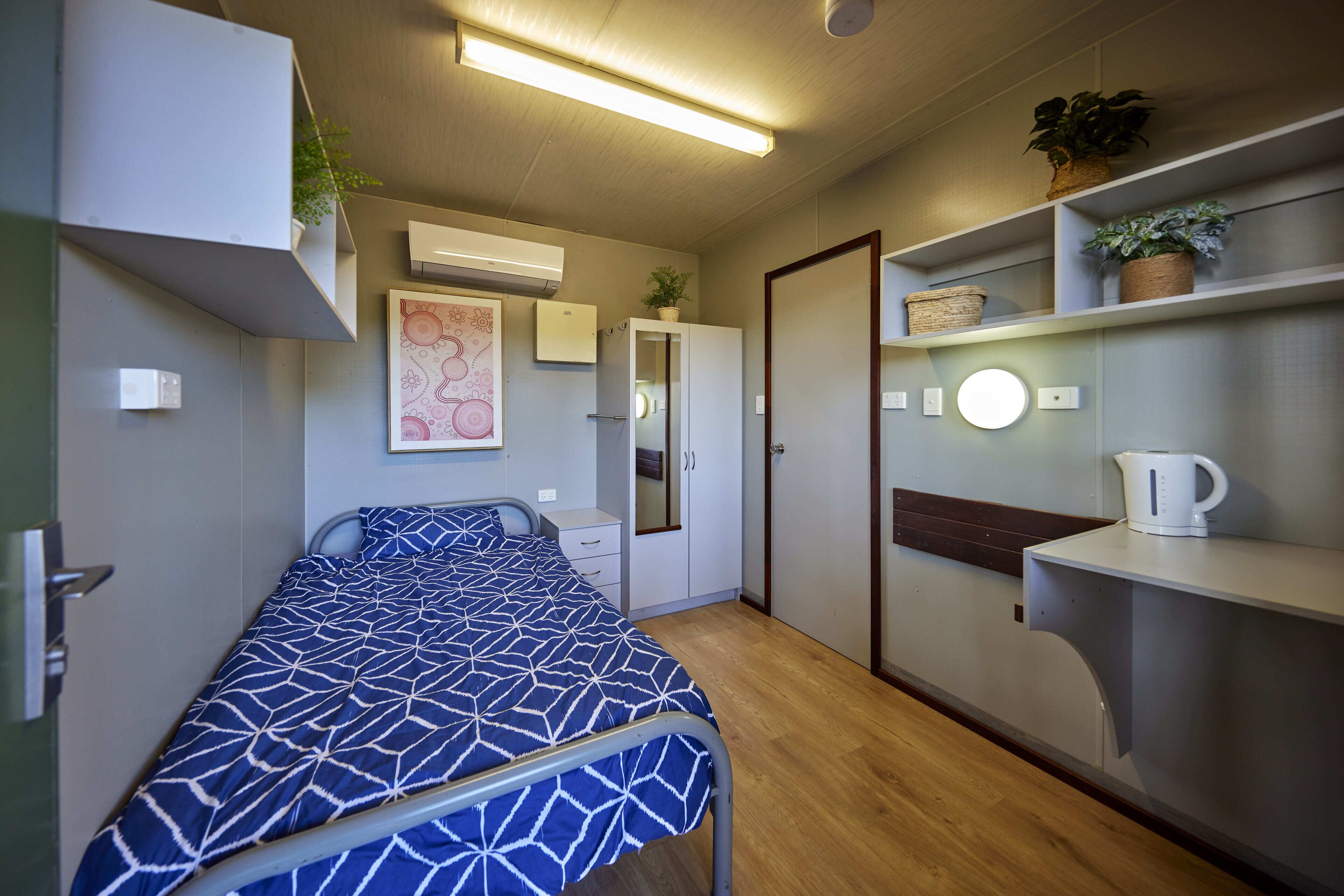 2 bedrooms, desk, travel cot, free WiFi