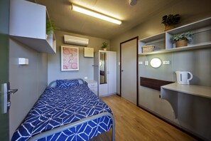 2 slaapkamers, een bureau, reisbedje, gratis wifi