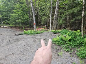 Property grounds - Private Waterfall Oasis: Secluded Creekside Camping at Putnam Creek (Crown Point)