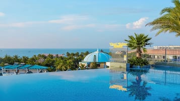 Outdoor pool, sun loungers