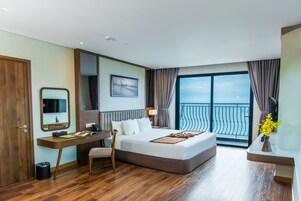Suite Oceanview with Balcony | Premium bedding, pillowtop beds, minibar, in-room safe
