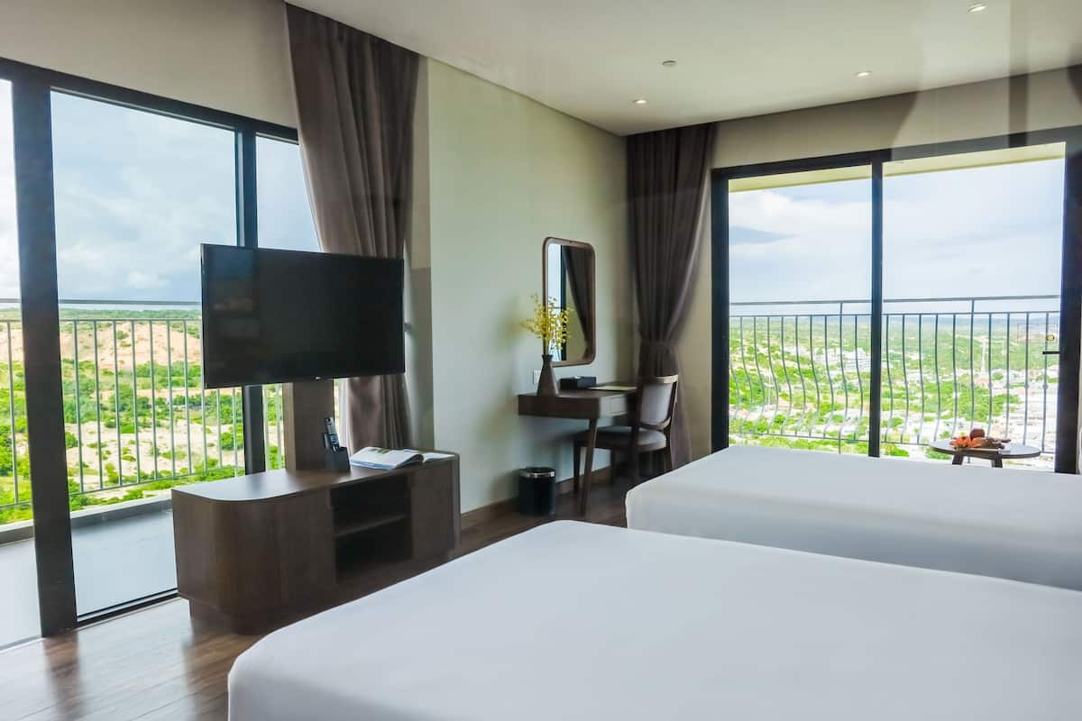 Premier Twin Seaview with Balcony | 1 bedroom, premium bedding, pillowtop beds, minibar