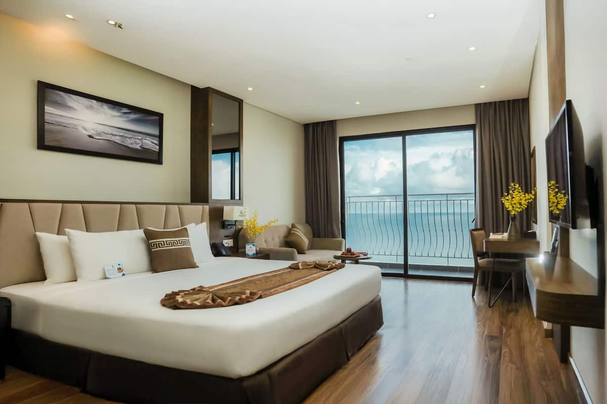 1 bedroom, premium bedding, pillow-top beds, minibar