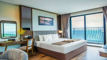 Suite Oceanview with Balcony | Premium bedding, pillowtop beds, minibar, in-room safe