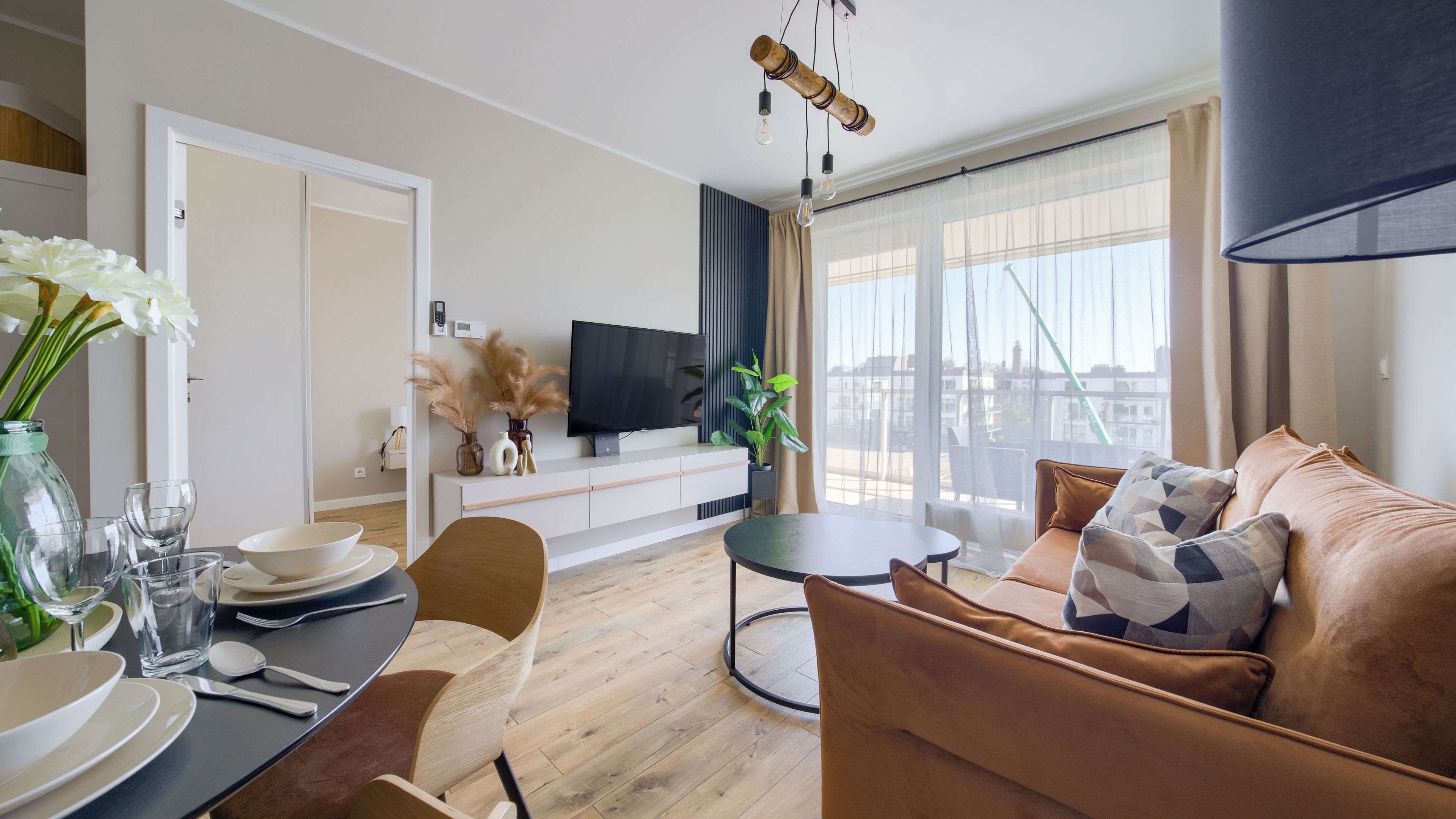 Appartement (31) | Woonruimte | Een 30-inch plasmatelevisie met kabelzenders en een televisie