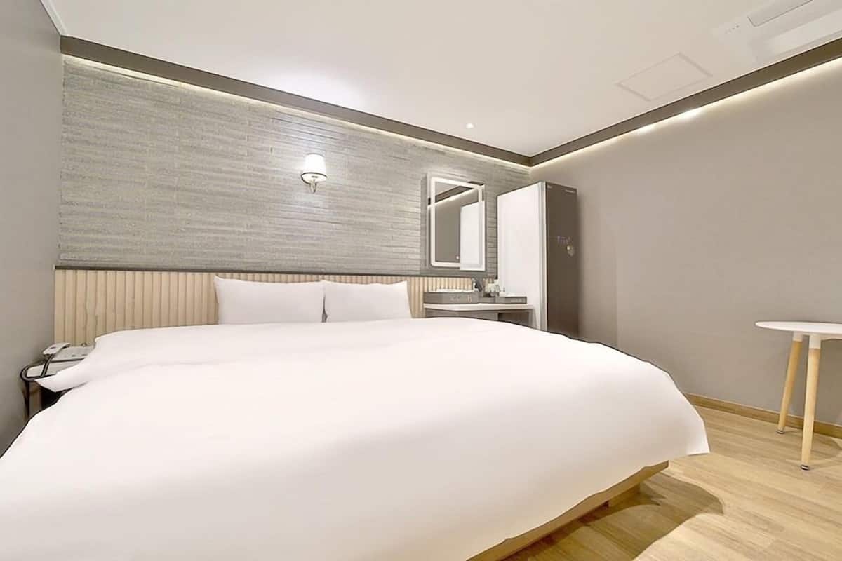 Room (VIP 2PC B)