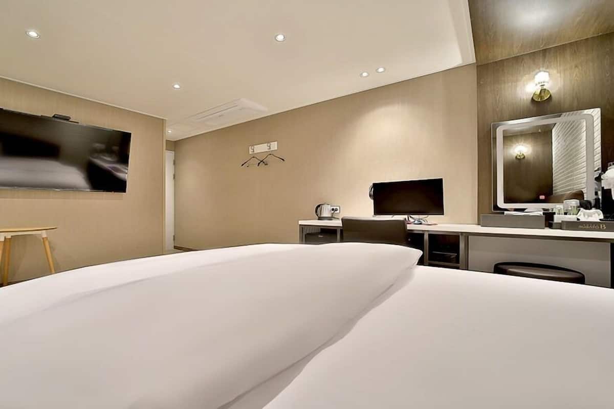 Premium bedding, down duvets, individually decorated