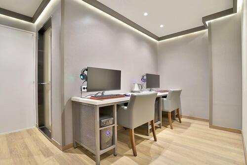 Chambre (VIP 2PC B) | Literie de qualité, couette en duvet, décor unique, ameublement unique