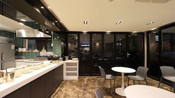 Tägliches inbegriffenes koreanisches Frühstück