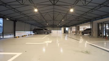 Tempat letak kenderaan sendiri percuma