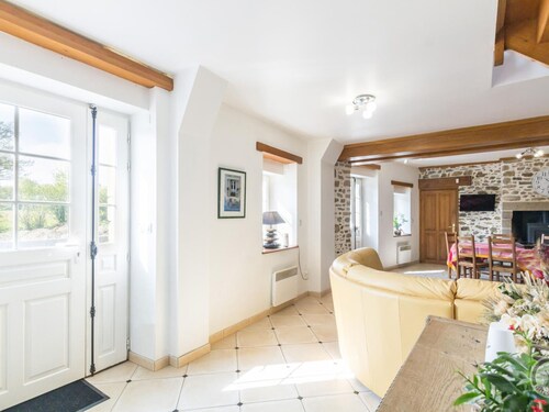 Maison de charme avec jardin clos et étang, proche littoral du Cotentin, animaux acceptés.