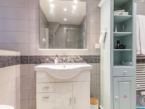 Bathroom - Charming stone house with BBQ and garden (Gouville-sur-Mer)