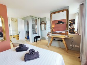 3 bedrooms, desk, iron/ironing board, free WiFi