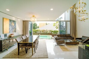 65-Zoll-Smart-TV mit Kabelempfang, Fernseher, Smart Speakers