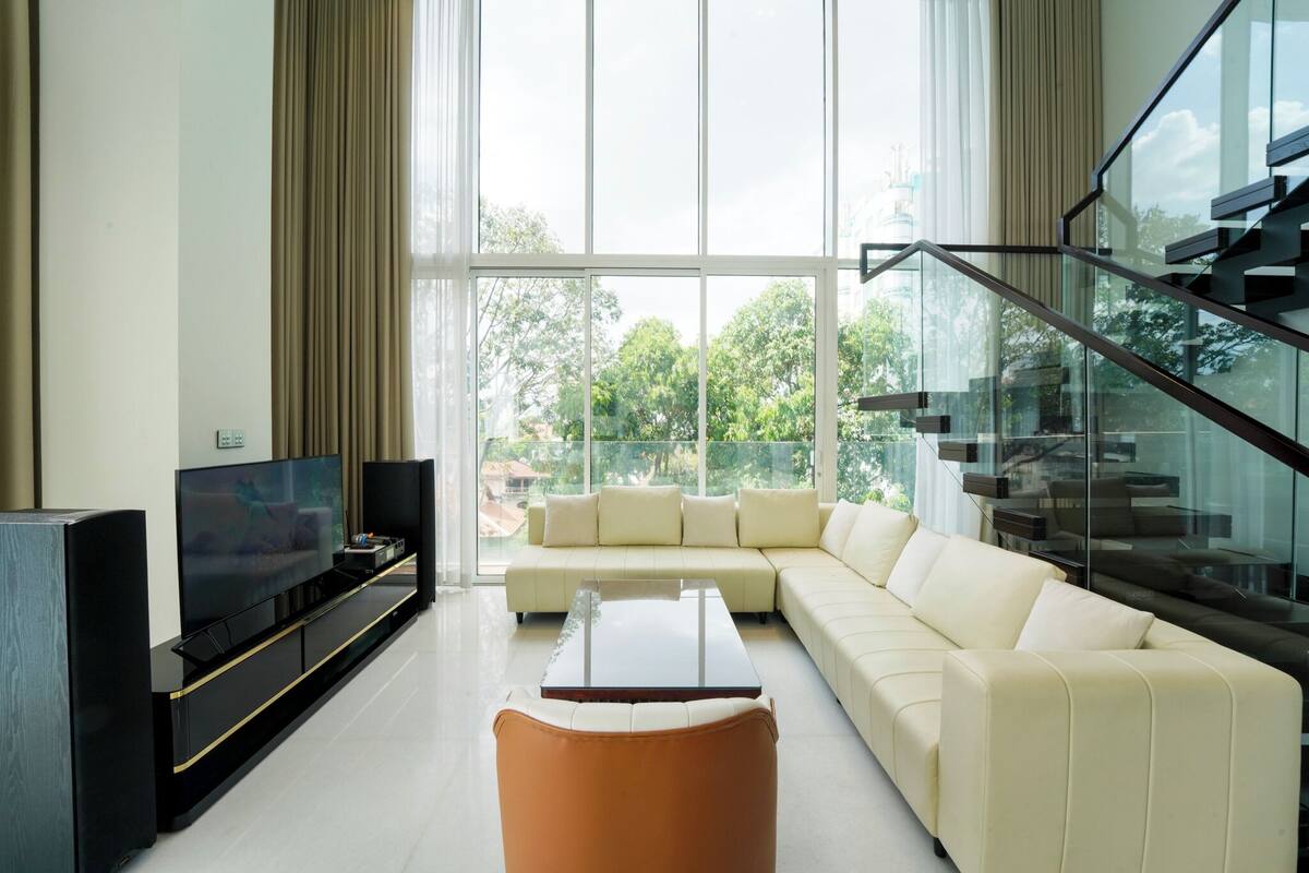 City Apartment | Peralatan tempat tidur premium, busa memori, bar mini, meja 