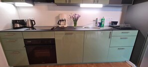 Fridge, microwave, oven, stovetop - Pom'Verte-Near downtown and the lake-Free private parking (Rated 3✰) (Annecy)