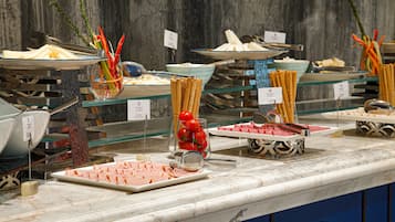 Desayuno buffet (EUR 23 por persona)