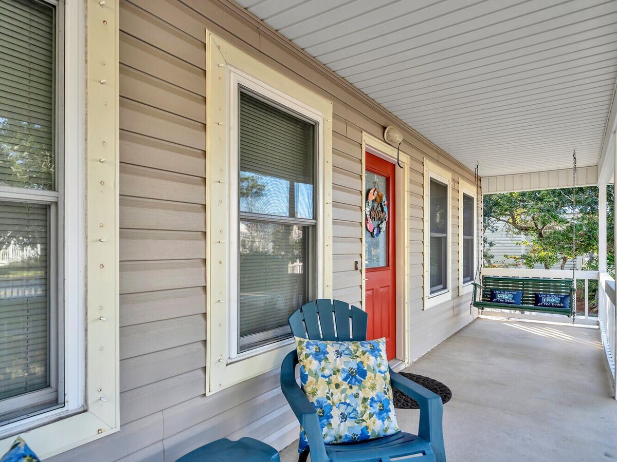 Photo 25 of Booking fall No crowds Front porch and enclosed back deck
1k 2 twins Sleeps 4