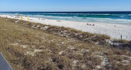 Beach Cottage! Great Rates! 3 blks to beach Screened porch! Fenced! Pet friendly