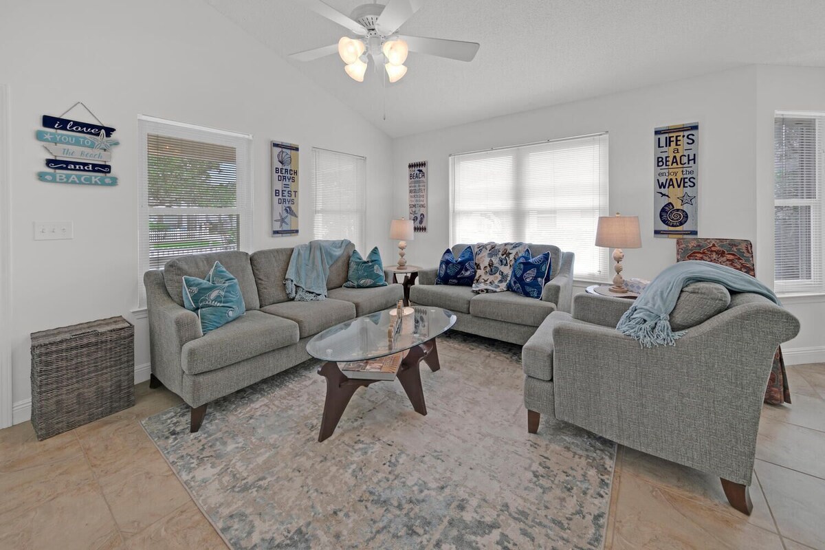 Photo 7 of Booking fall No crowds Front porch and enclosed back deck
1k 2 twins Sleeps 4