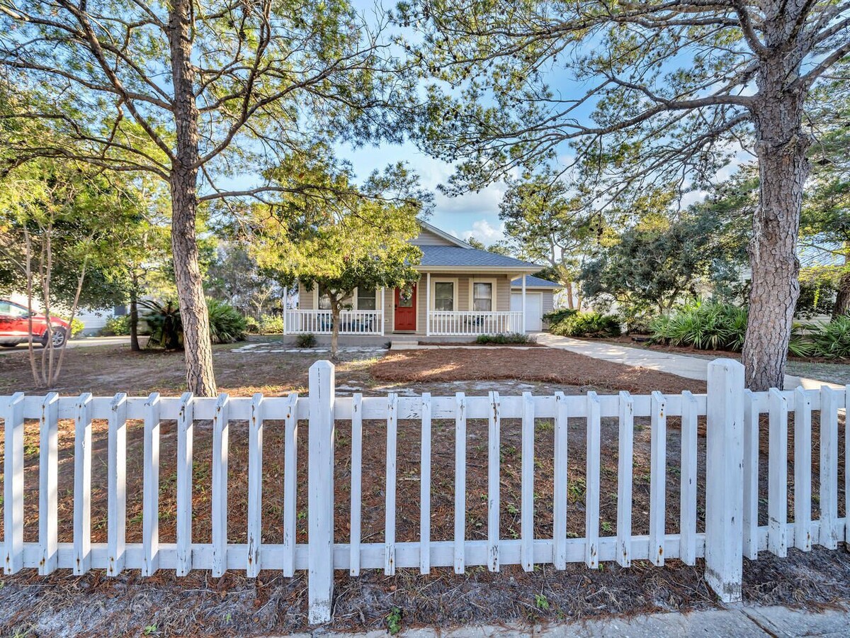 Photo 3 of Booking fall No crowds Front porch and enclosed back deck
1k 2 twins Sleeps 4