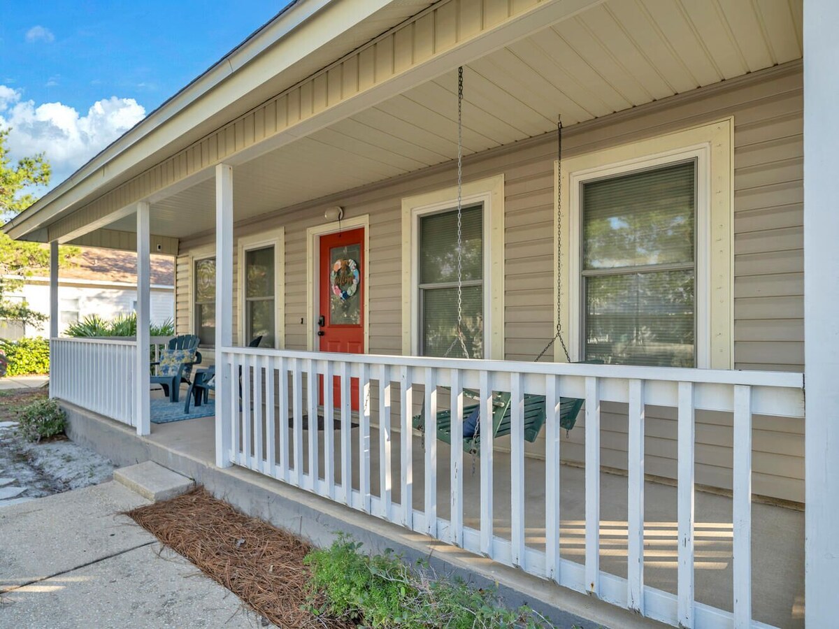 Photo 24 of Booking fall No crowds Front porch and enclosed back deck
1k 2 twins Sleeps 4