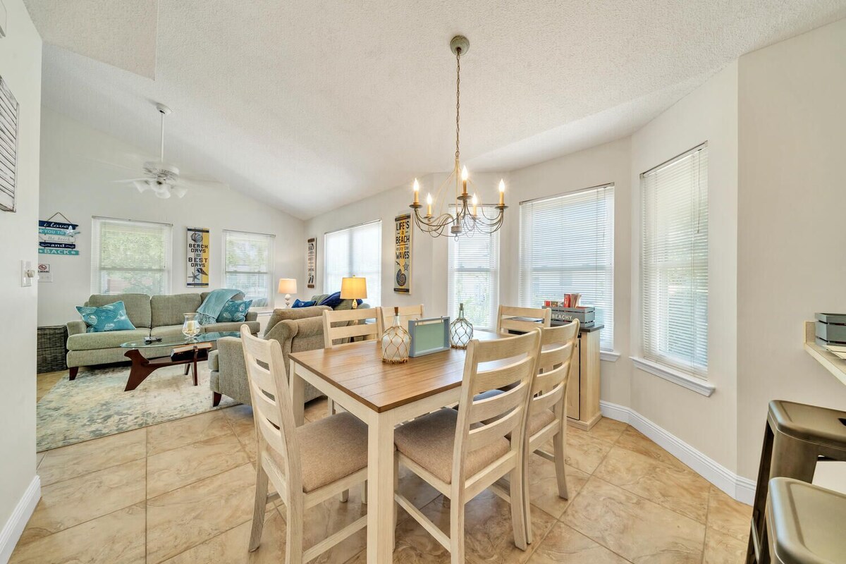 Photo 14 of Booking fall No crowds Front porch and enclosed back deck
1k 2 twins Sleeps 4