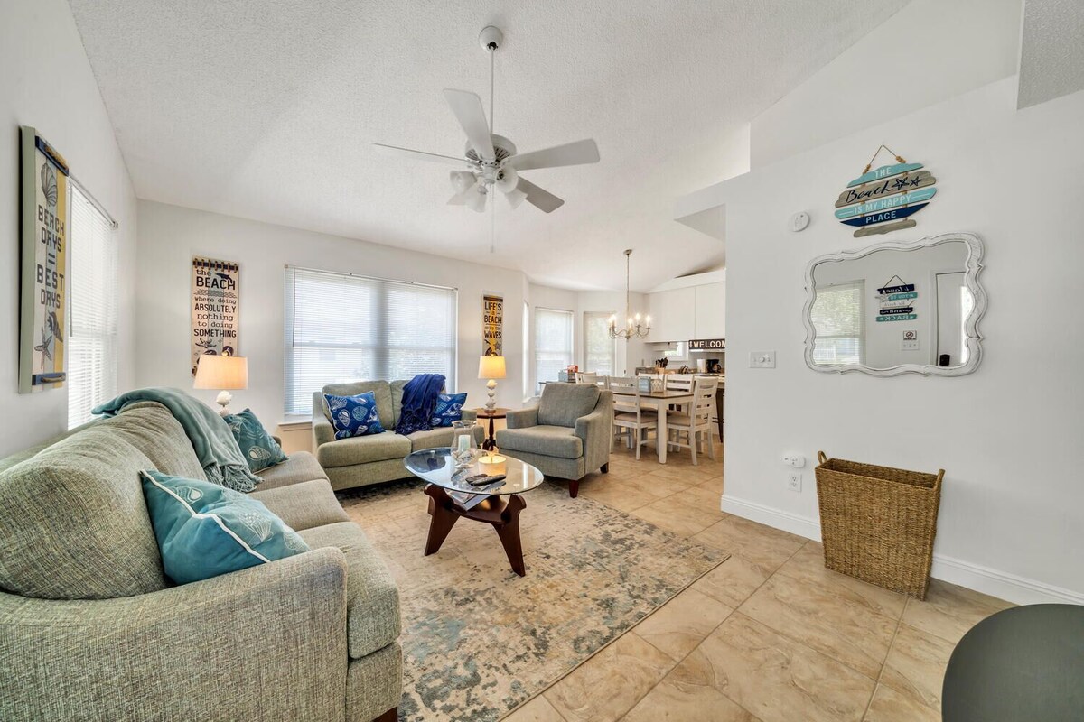 Photo 4 of Booking fall No crowds Front porch and enclosed back deck
1k 2 twins Sleeps 4