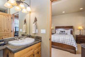 4 habitaciones, tabla de planchar con plancha y wifi gratis