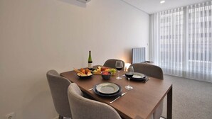 Dining - Luxury Apartment - Be Apartments (Braga)