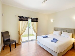 4 slaapkamers, een bureau, gratis internet