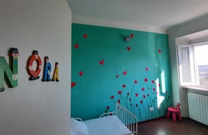 3 bedrooms, iron/ironing board, WiFi, bed sheets - The House of Montegiardino (Montegiardino)