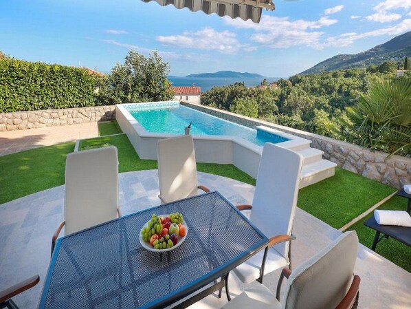Villa (Four Bedroom Villa with Swimming pool) | Piscine