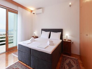 Villa (Four Bedroom Villa with Swimming pool)