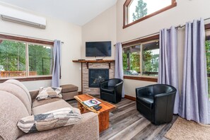 Télévision, cheminée