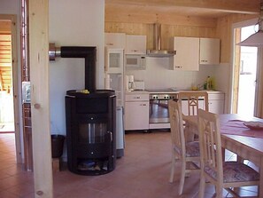 Kylskåp, mikrovågsugn, ugn och diskmaskin