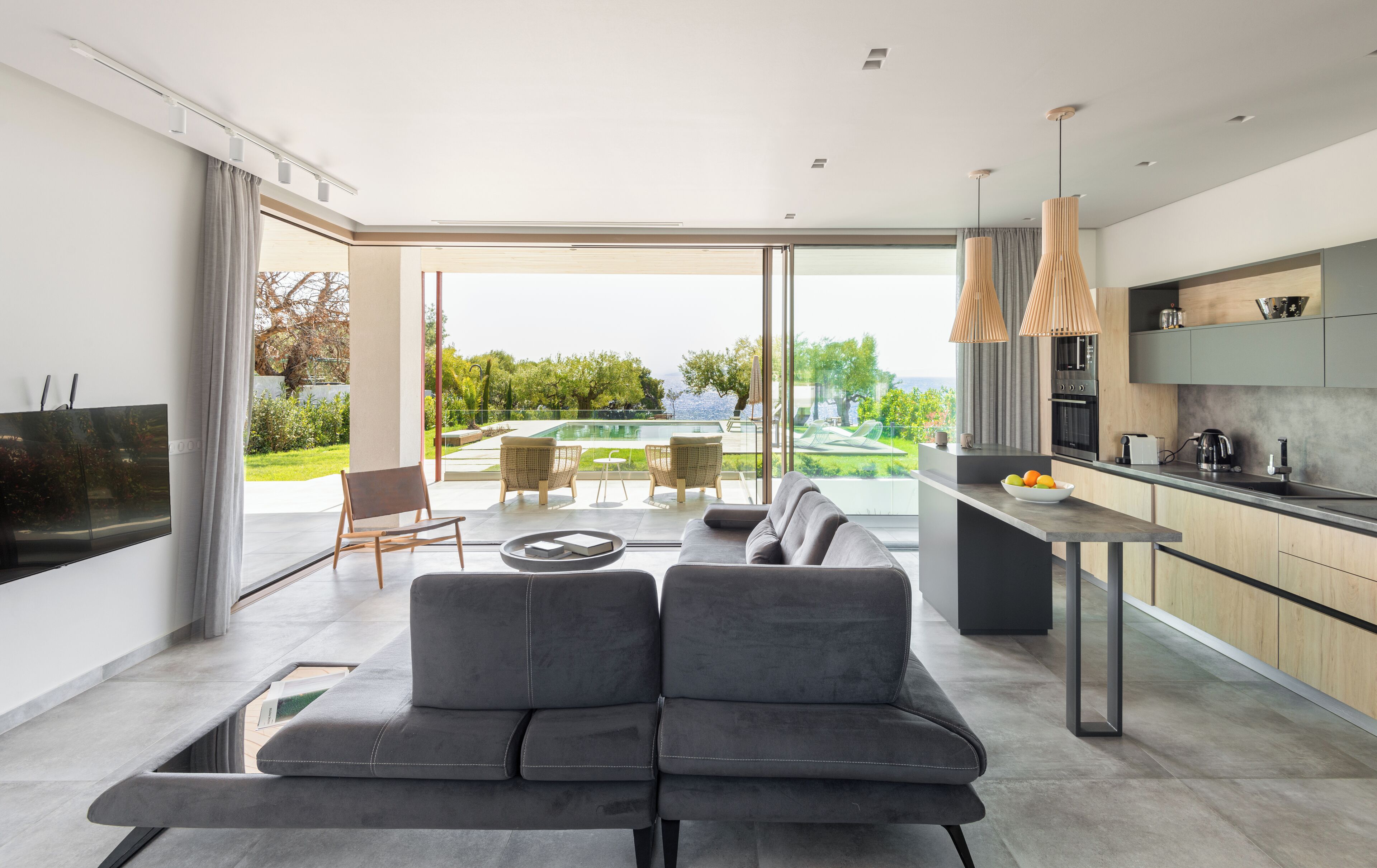 Villa C | Área de estar | Smart TV 50 polegadas com canais de TV premium, TV